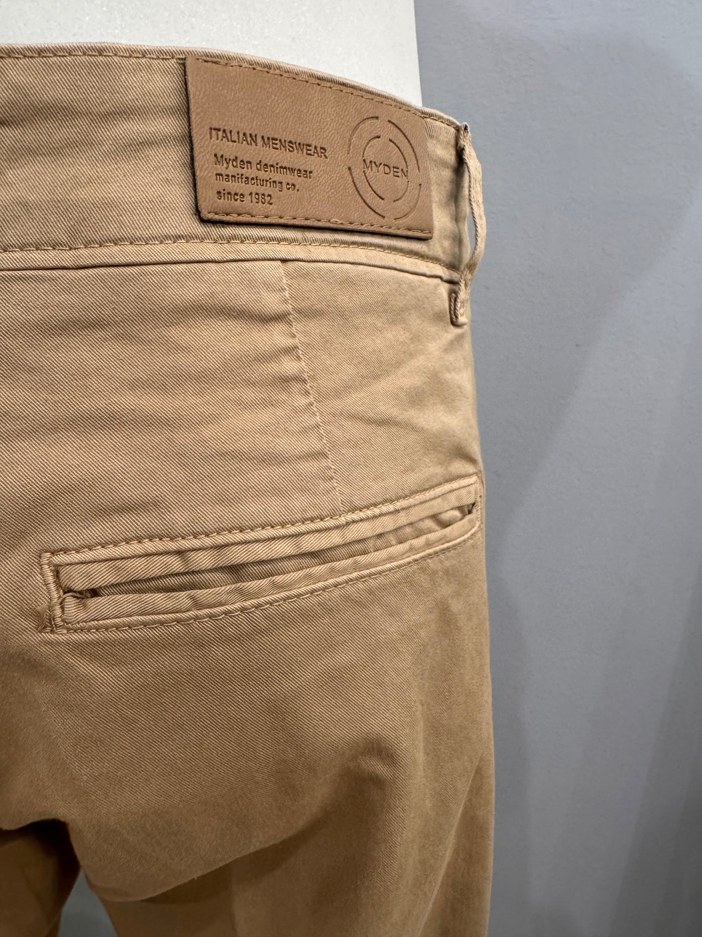 Pantalone slim - NoMoreBrand