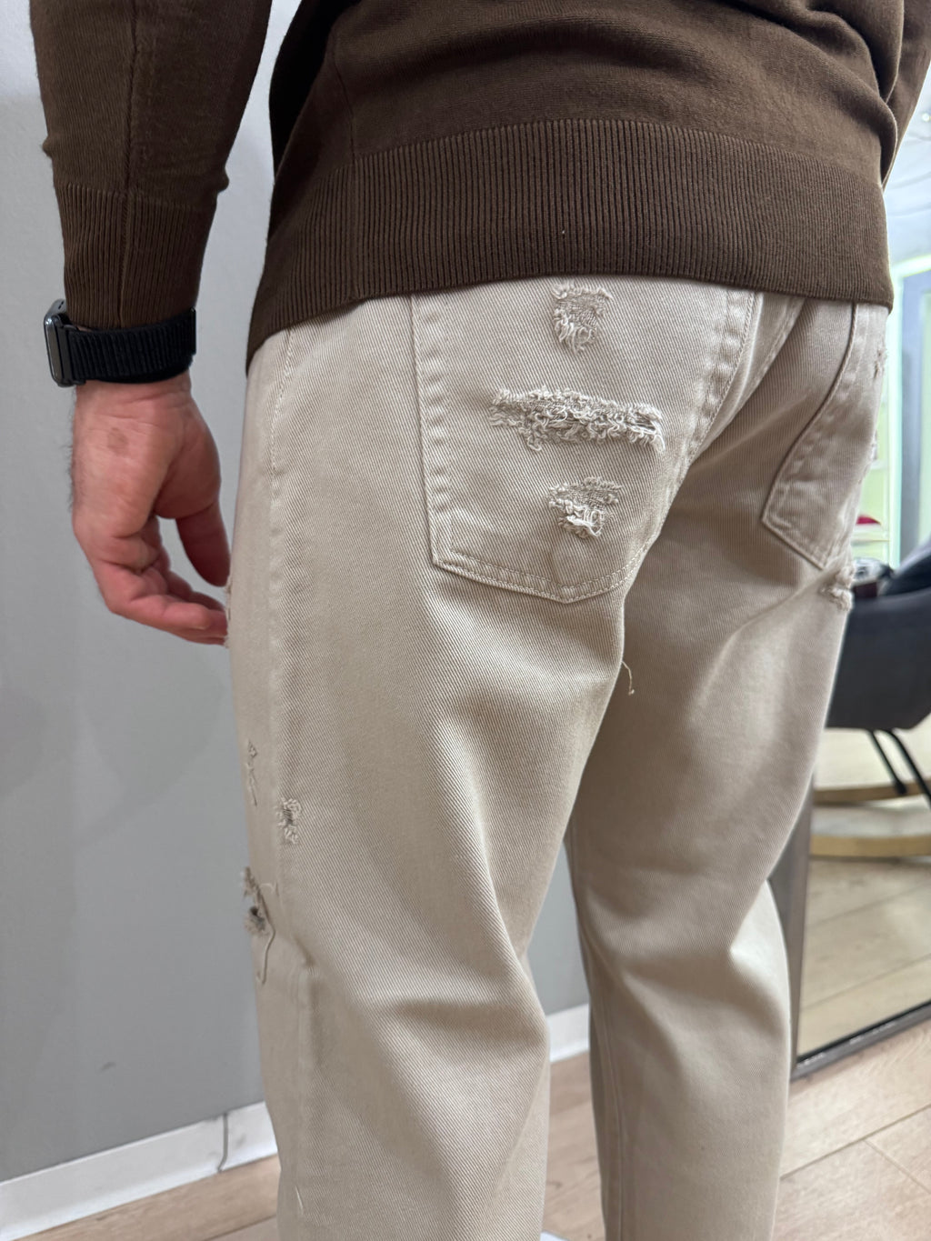 Pantalone con strappi - NoMoreBrand