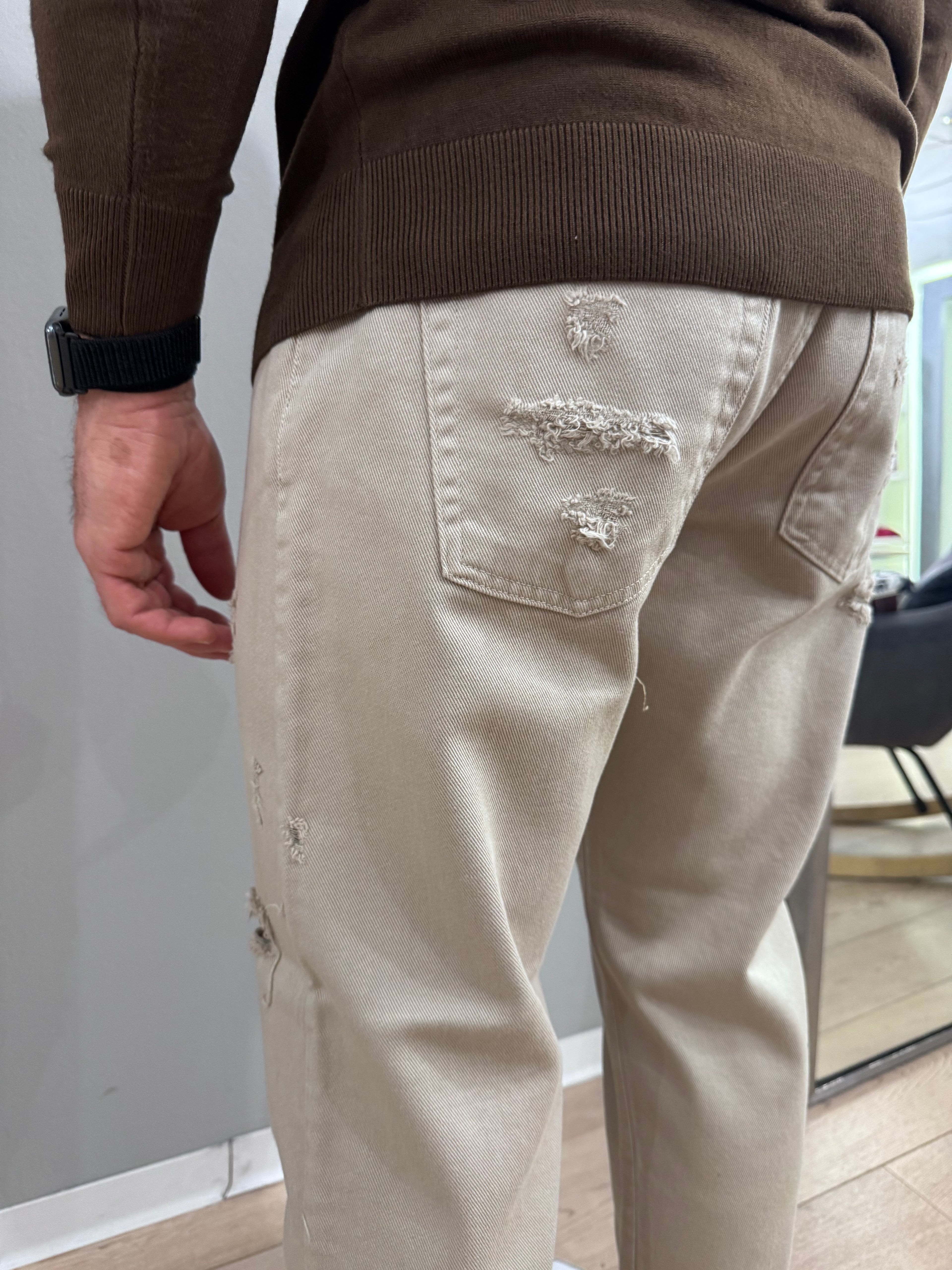 Pantalone con strappi - NoMoreBrand