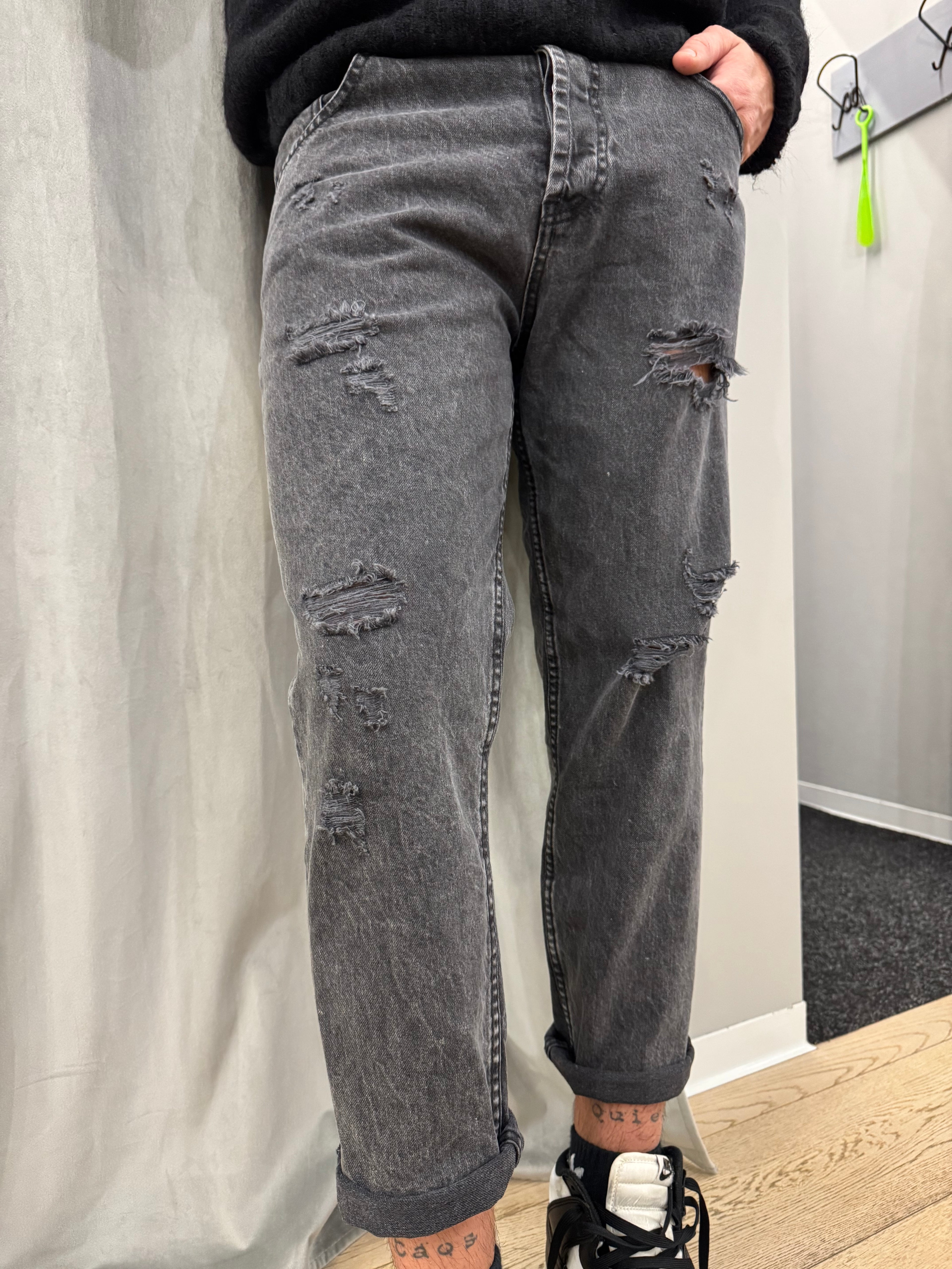 Jeans con strappi - NoMoreBrand