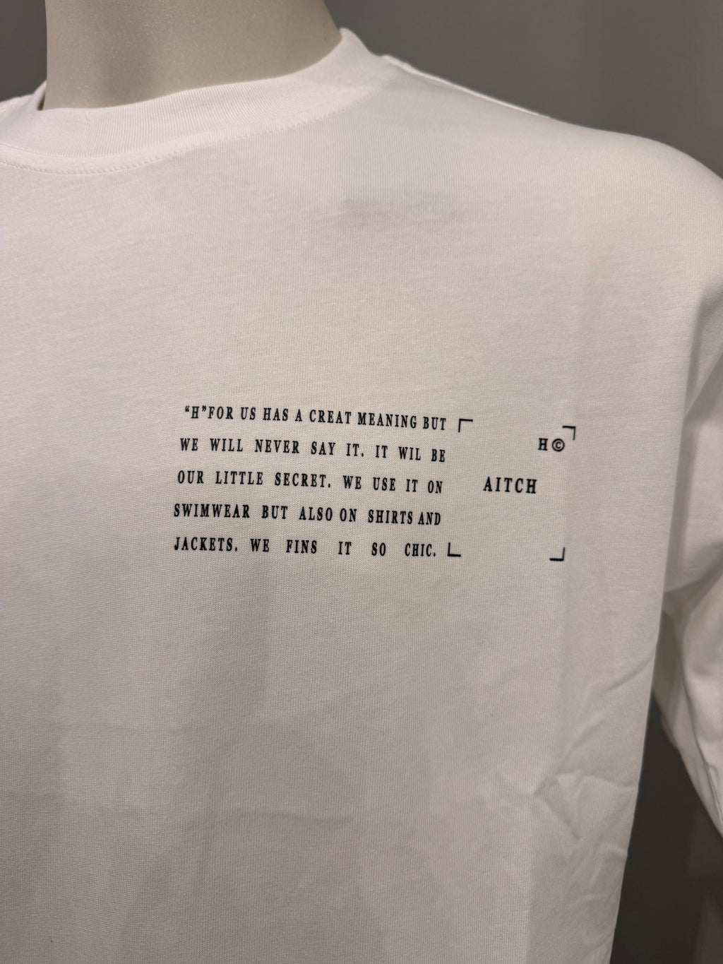 T-shirt over con scritta - NoMoreBrand