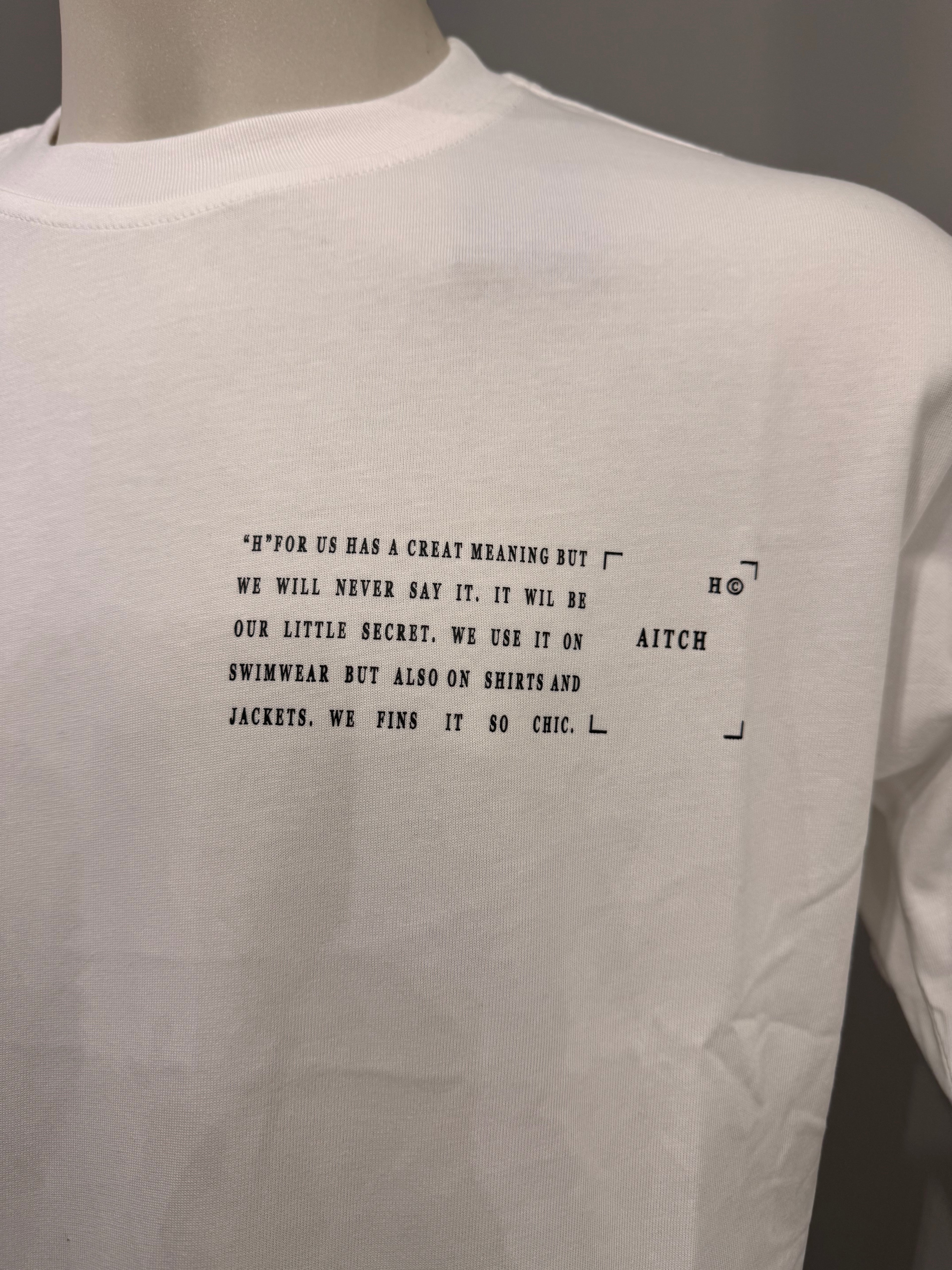 T-shirt over con scritta - NoMoreBrand