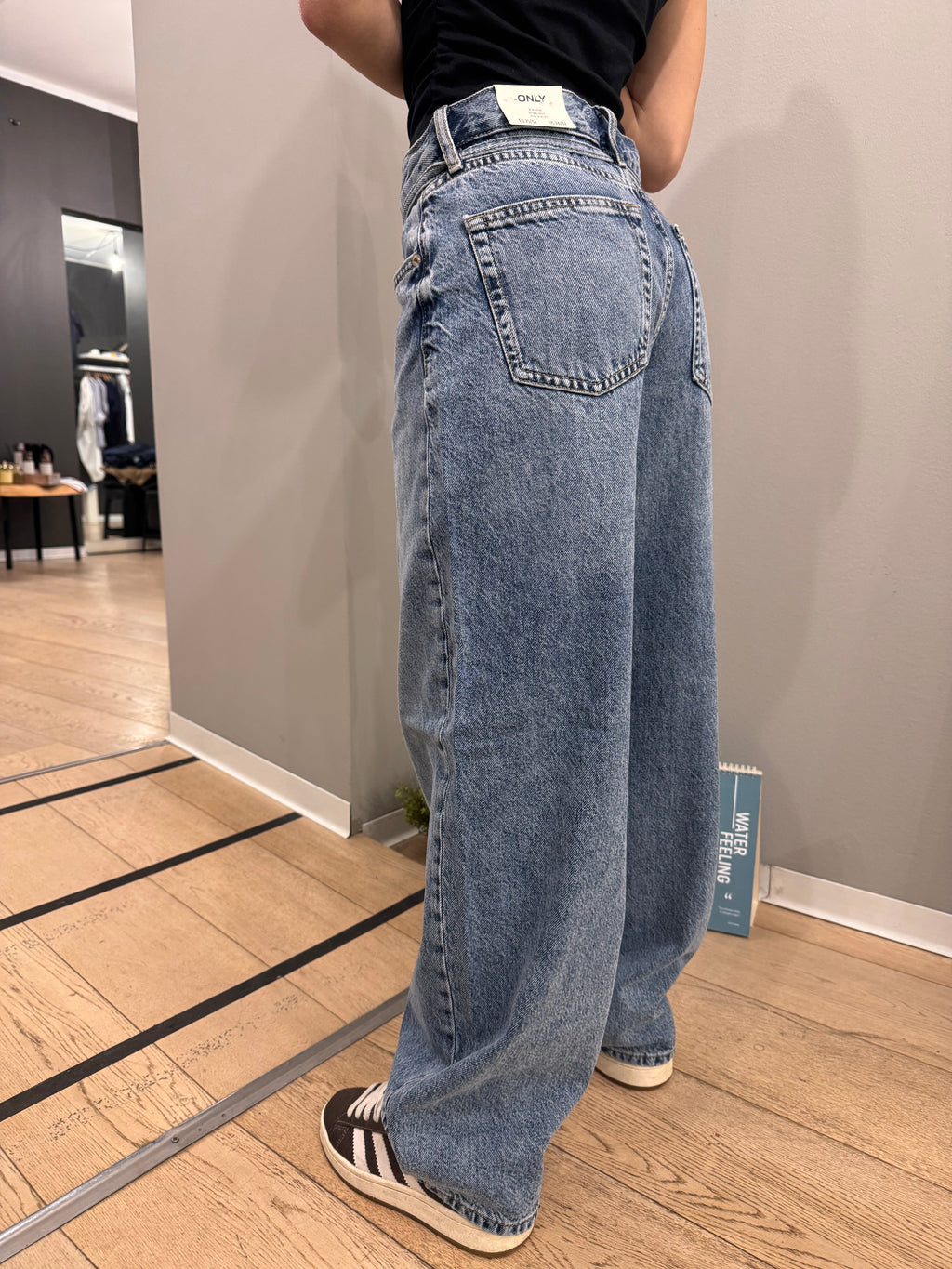Jeans Gianna con laccio in vita - NoMoreBrand