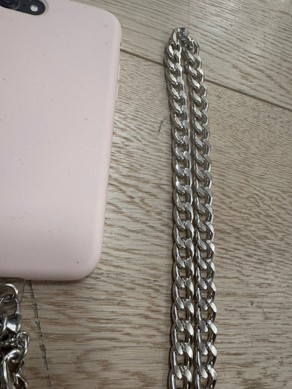 Portacellulare a catena MUPAJI - NoMoreBrand