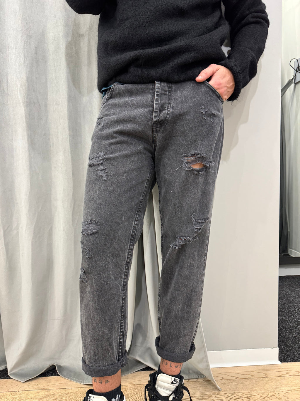 Jeans con strappi - NoMoreBrand