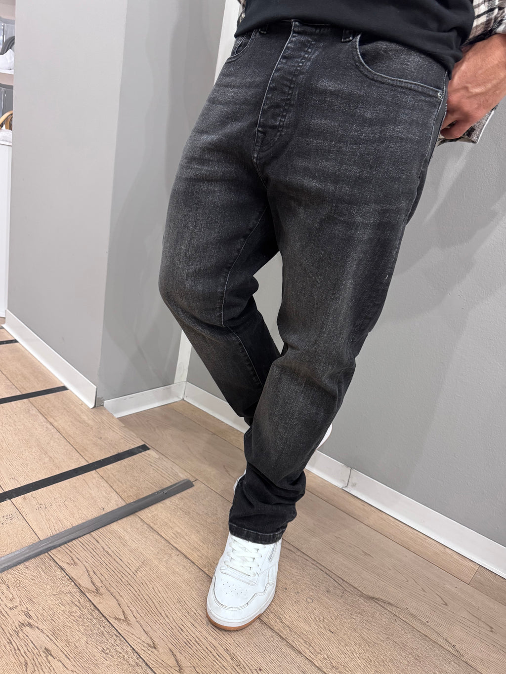 Jeans dritto elasticizzato - NoMoreBrand