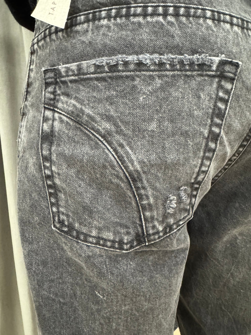 Jeans con strappi - NoMoreBrand