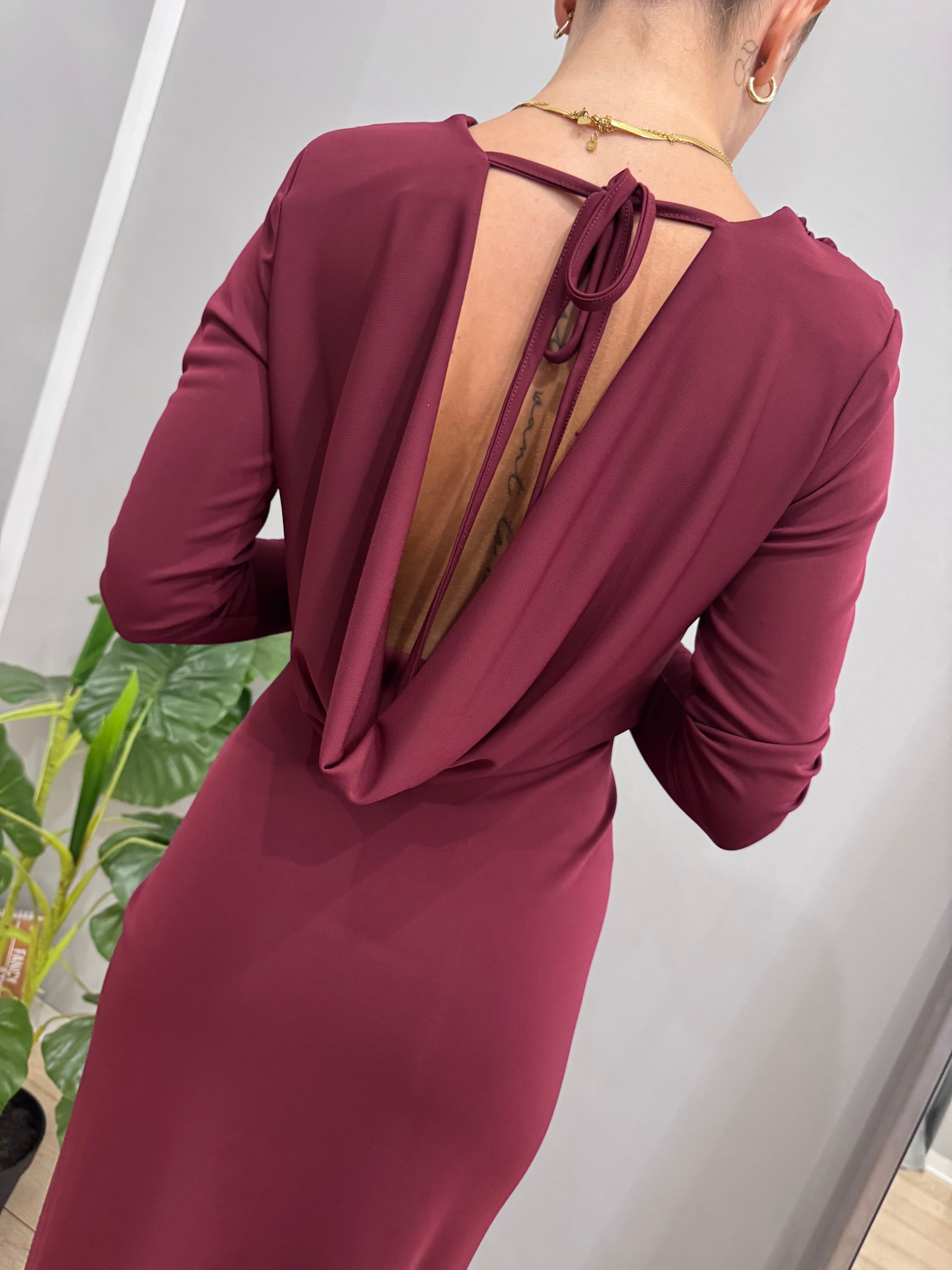 Abito lungo con apertura schiena - NoMoreBrand