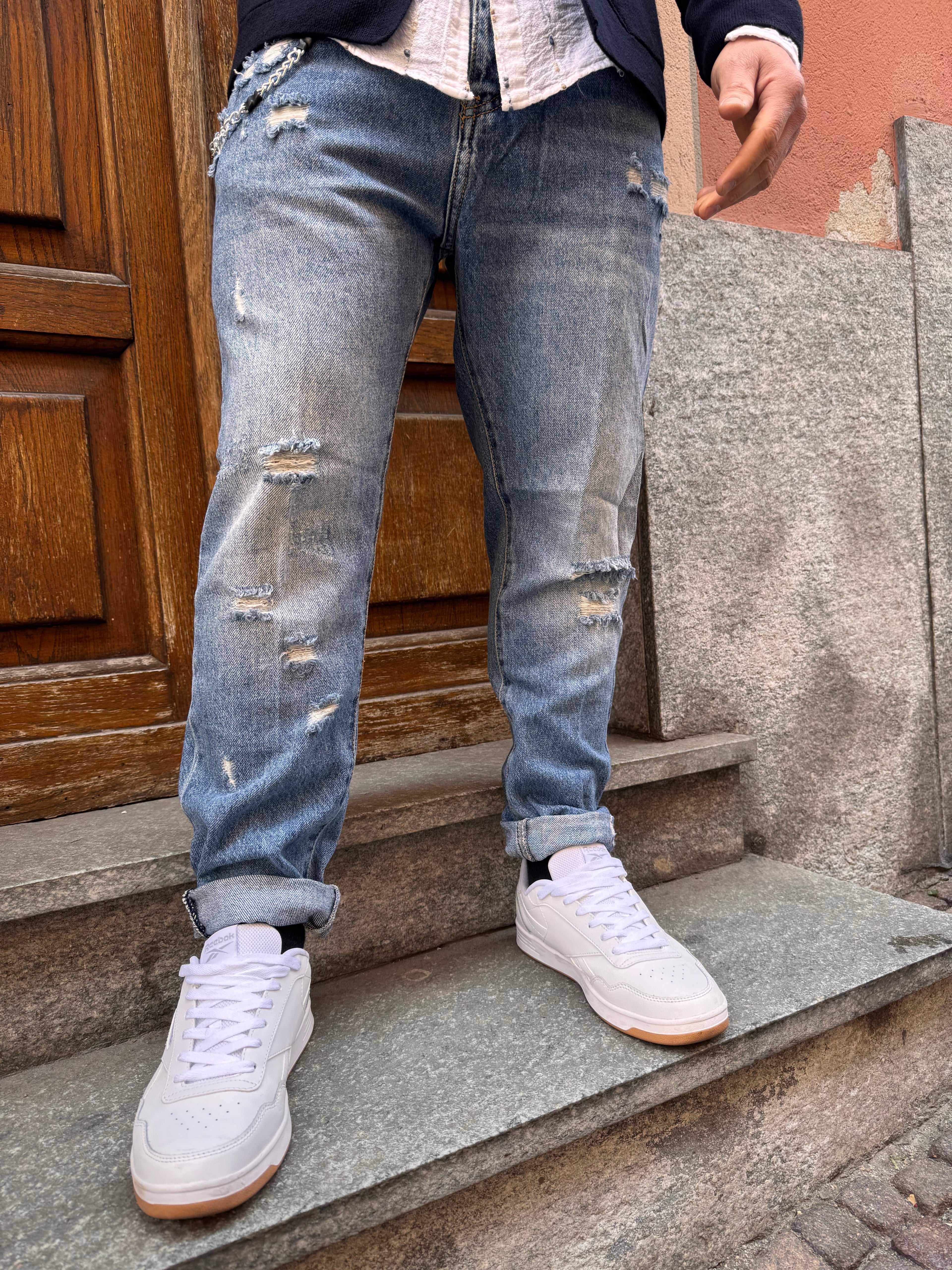 Jeans con strappi - NoMoreBrand