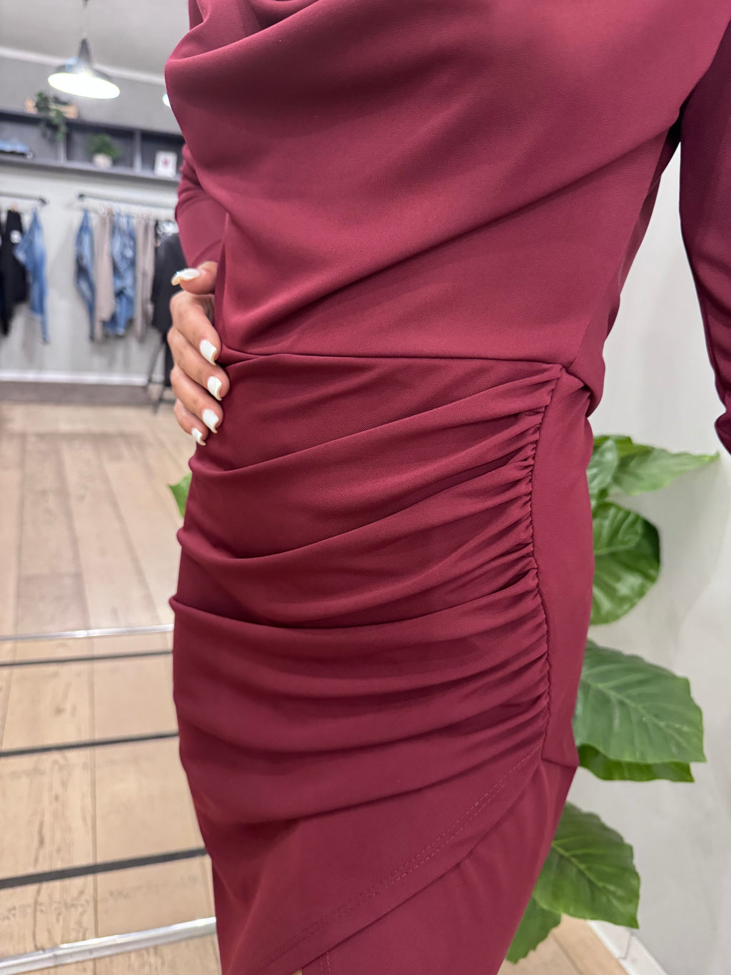 Abito lungo con apertura schiena - NoMoreBrand