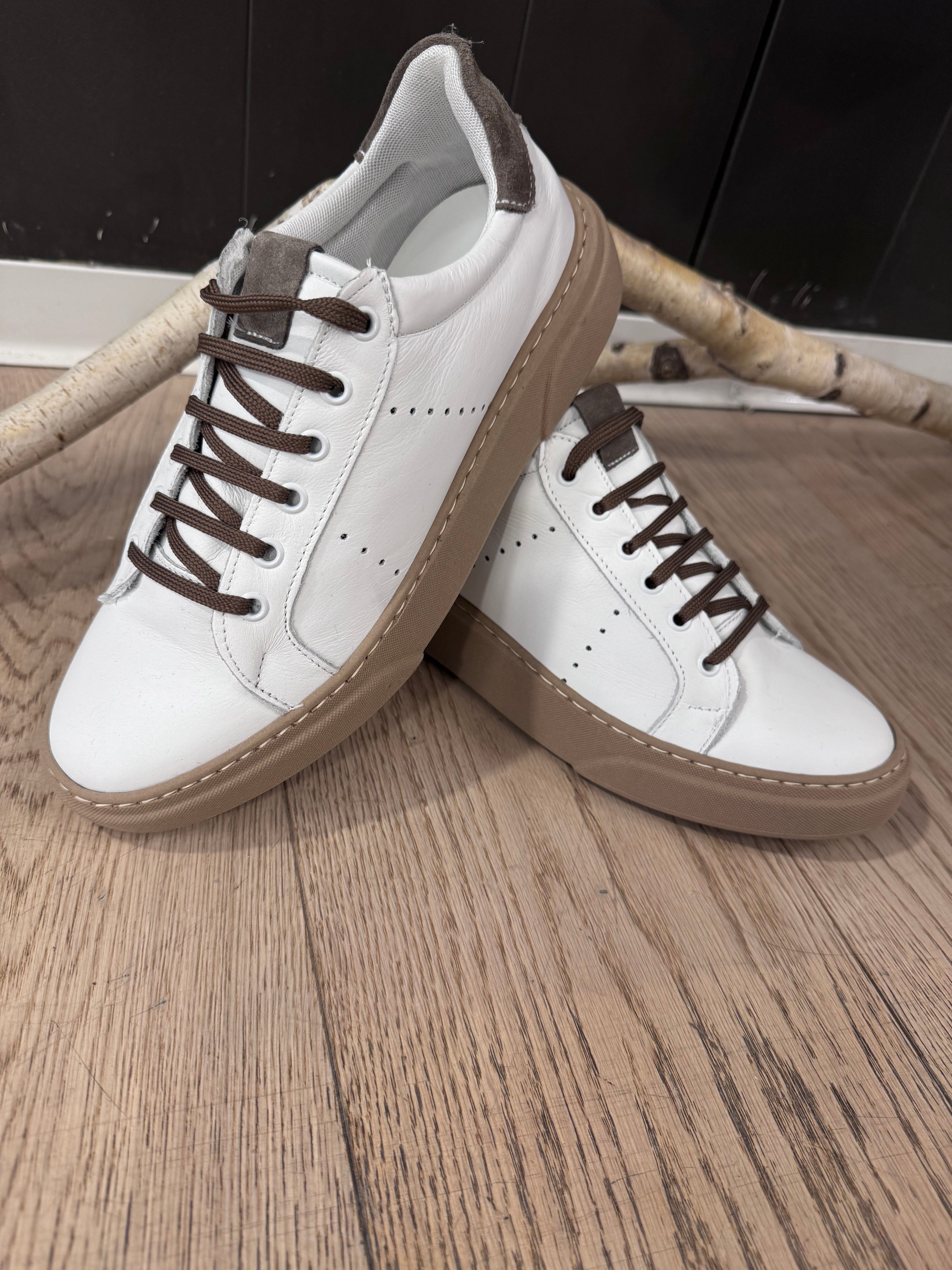 Sneakers in vera pelle - NoMoreBrand