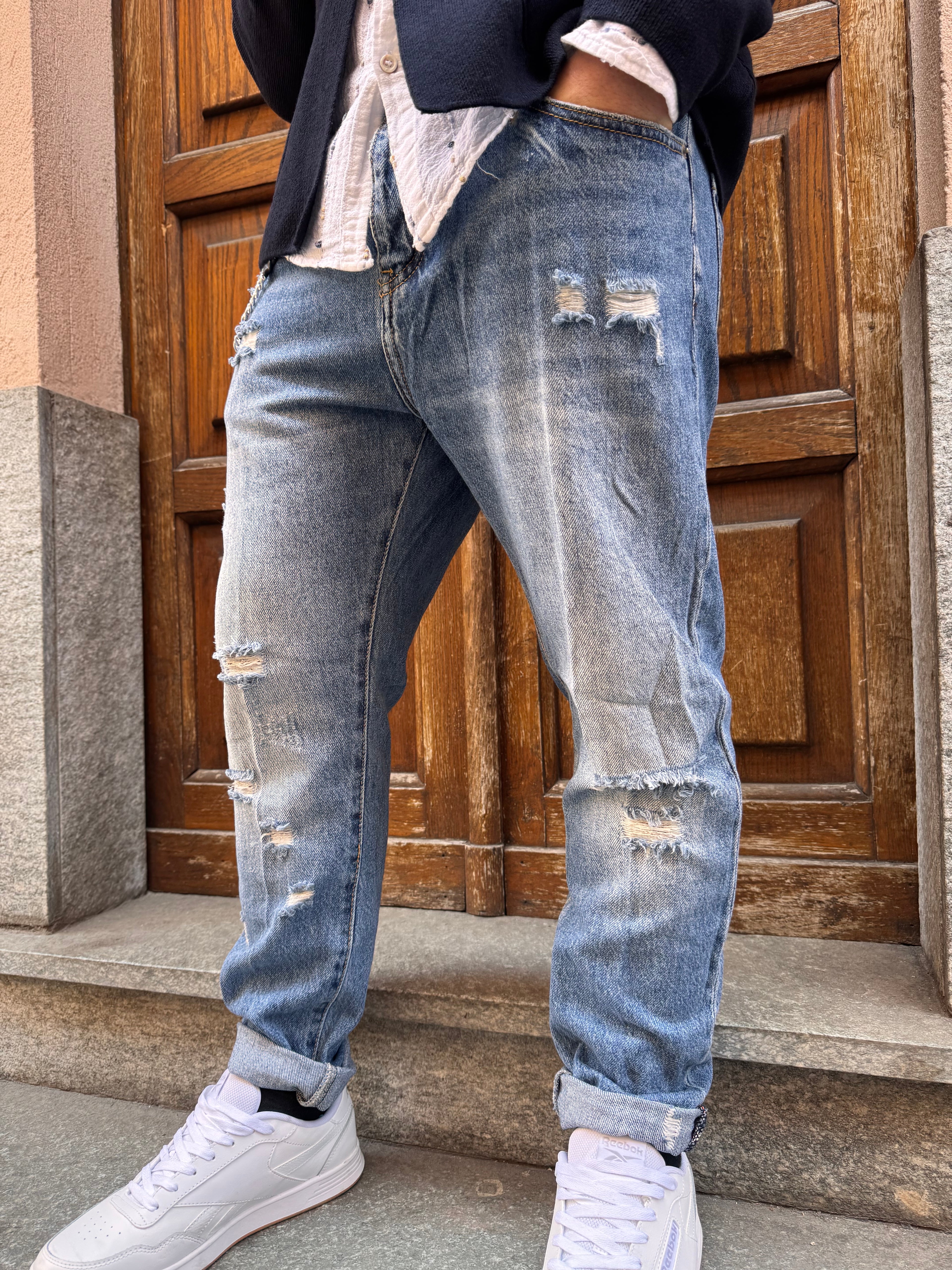 Jeans con strappi - NoMoreBrand