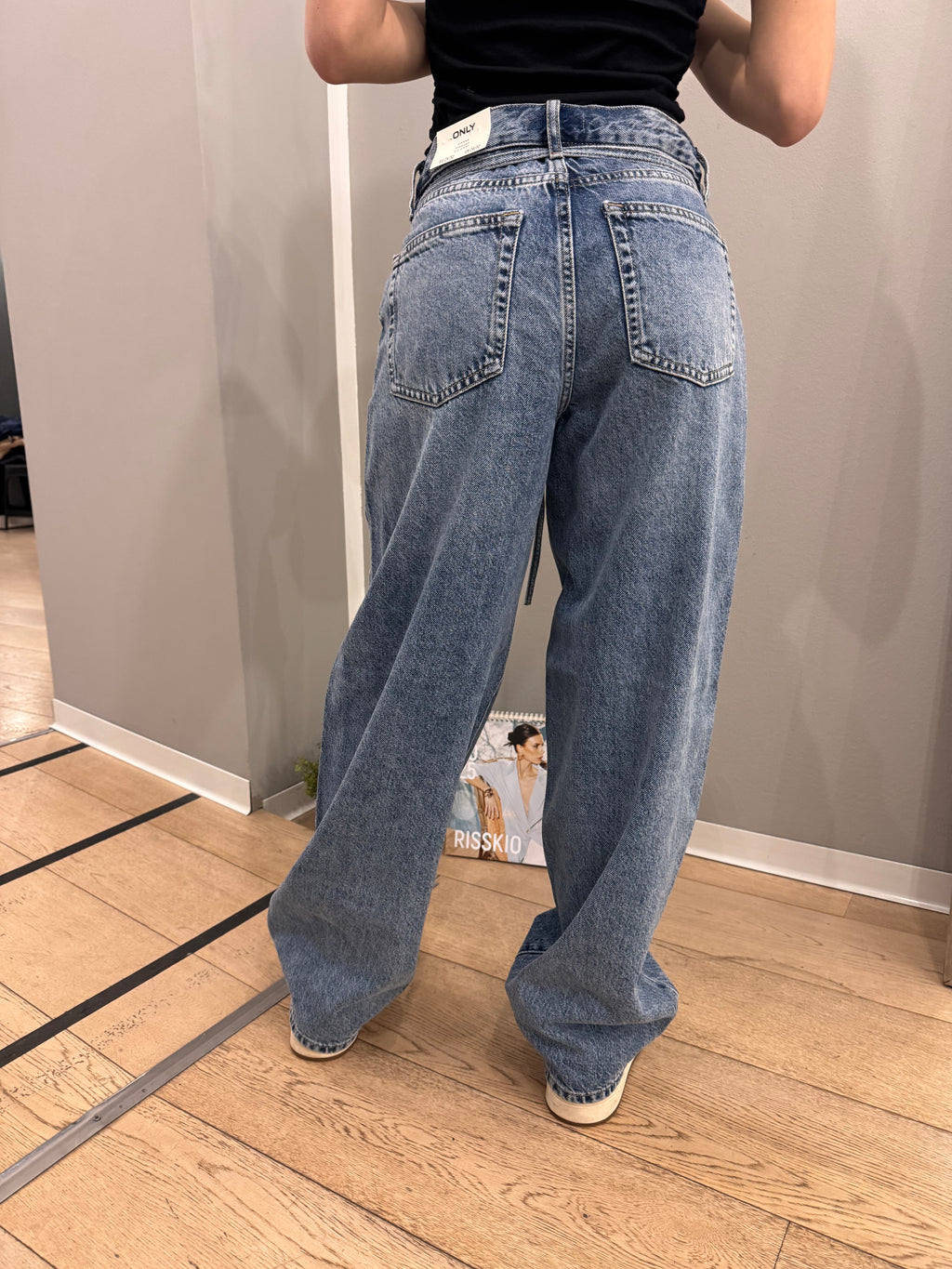 Jeans Gianna con laccio in vita - NoMoreBrand
