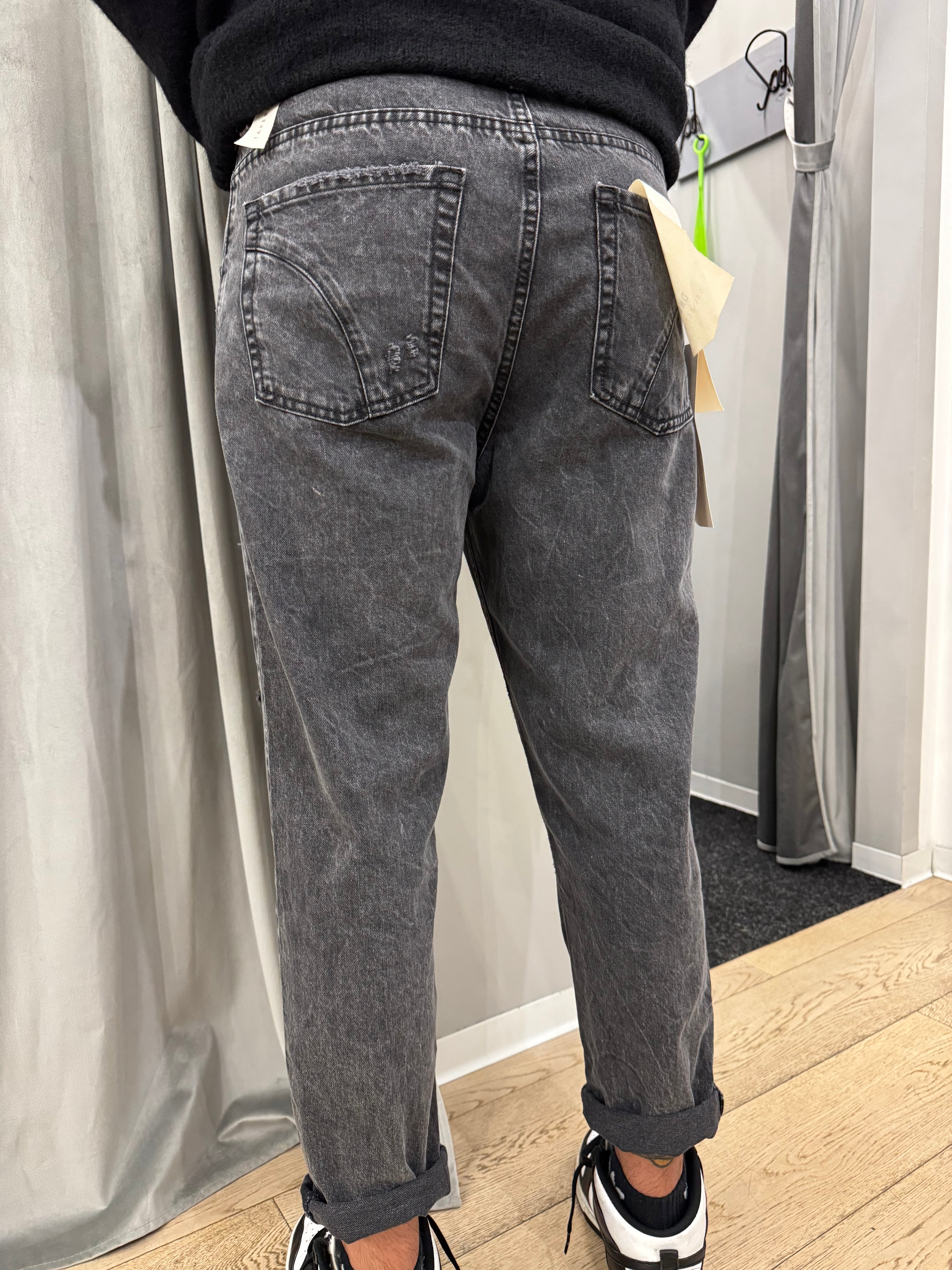 Jeans con strappi - NoMoreBrand