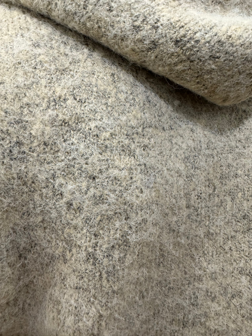 Maglia con cappuccio - NoMoreBrand