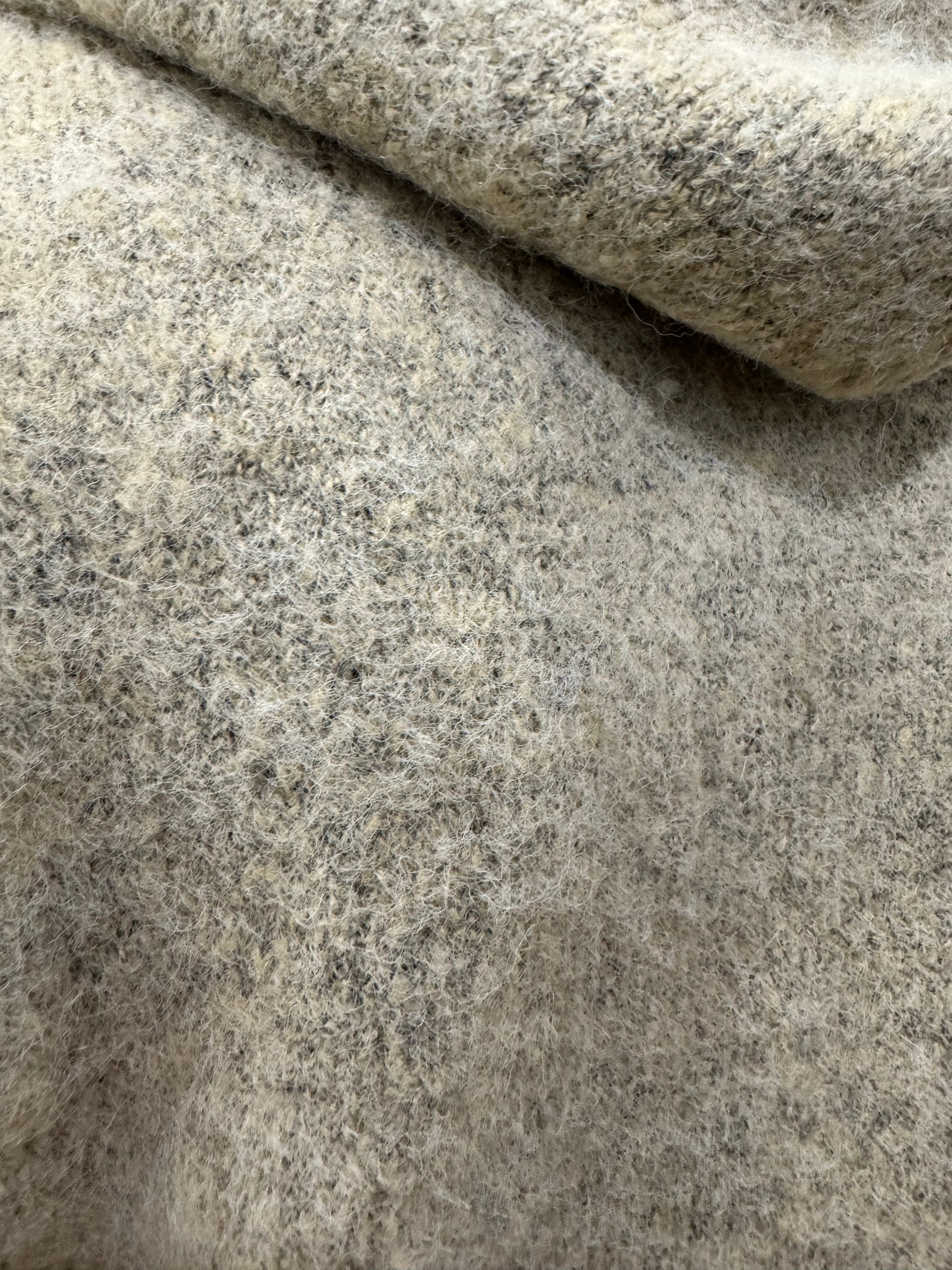 Maglia con cappuccio - NoMoreBrand