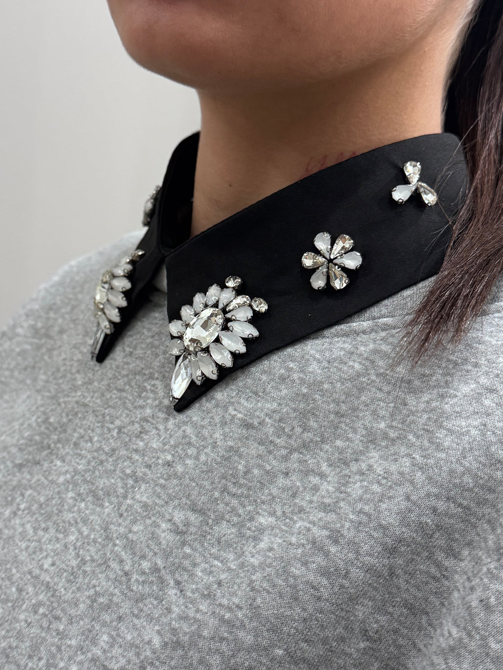 Maxi felpa con colletto gioiello - NoMoreBrand