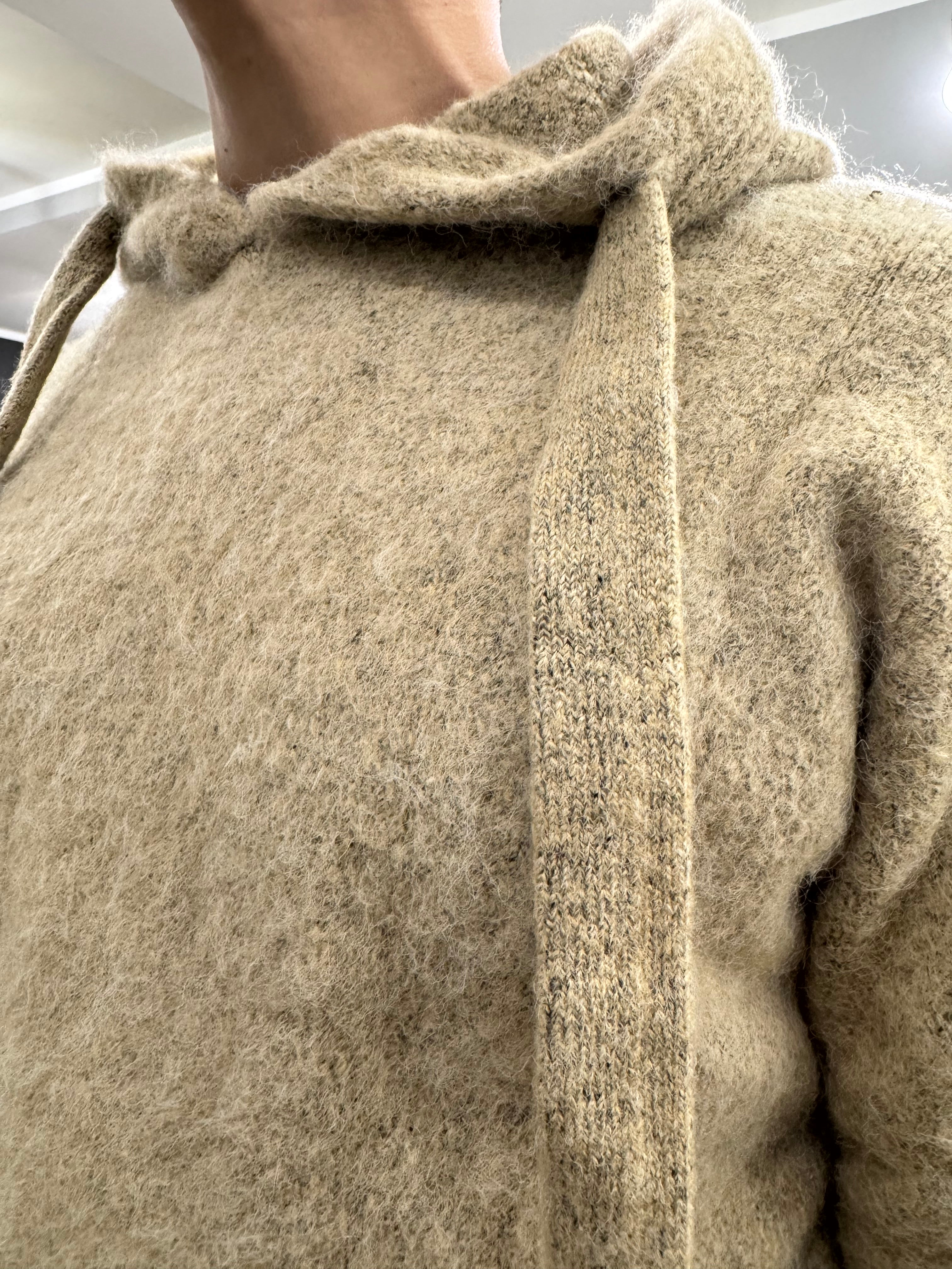 Maglia con cappuccio - NoMoreBrand