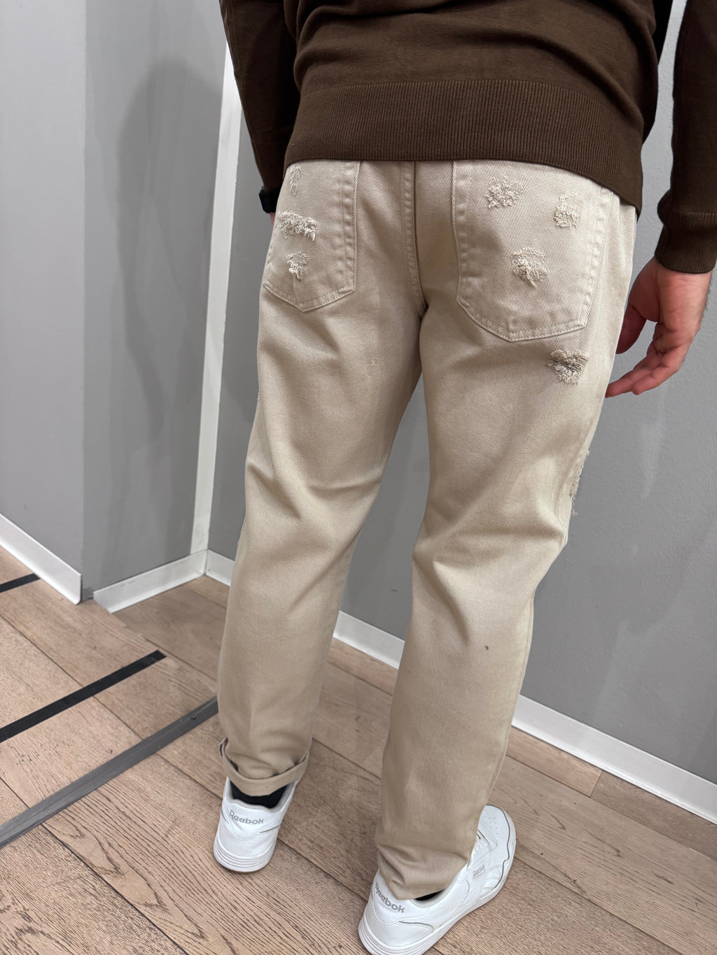 Pantalone con strappi - NoMoreBrand