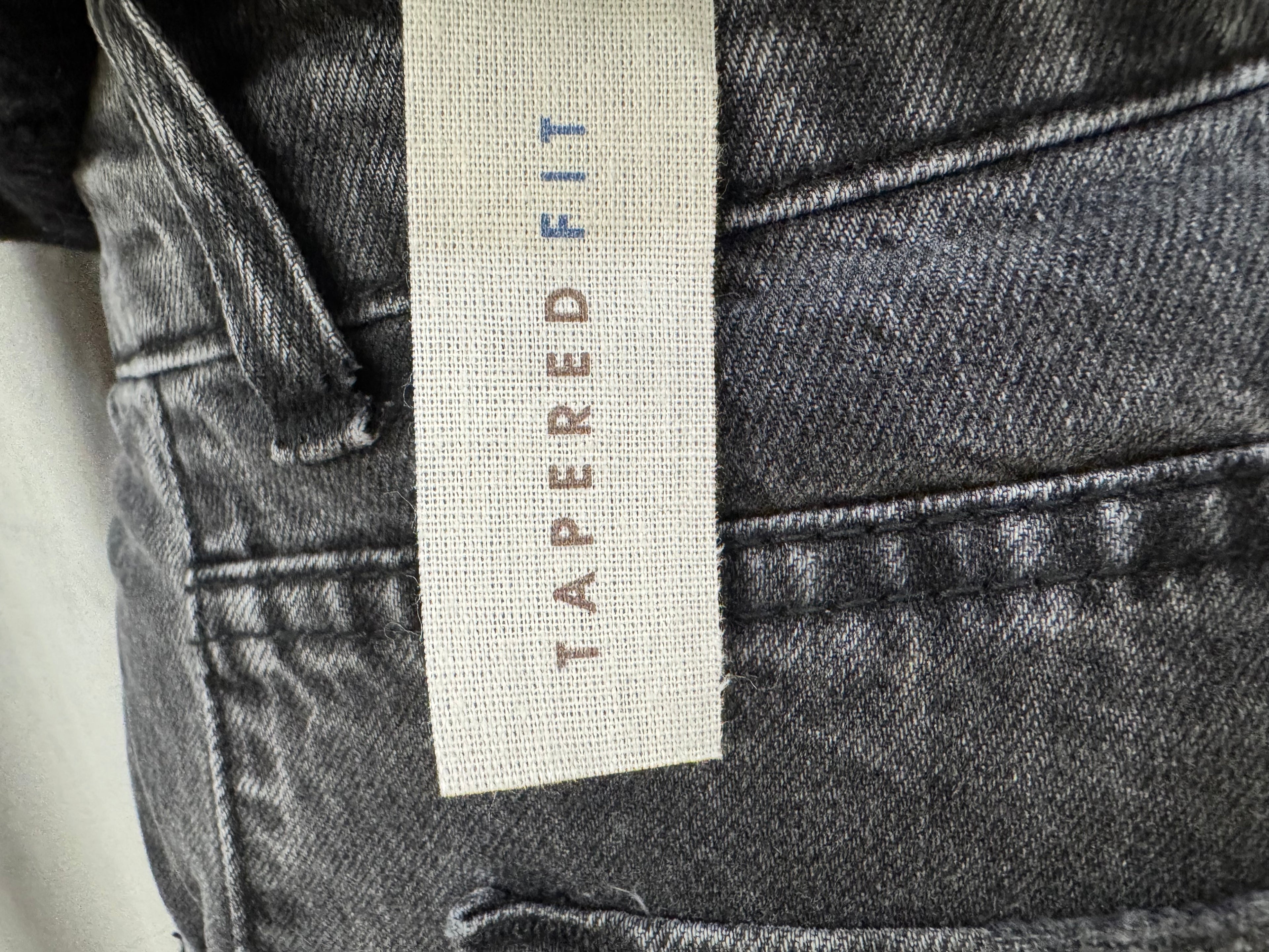 Jeans con strappi - NoMoreBrand