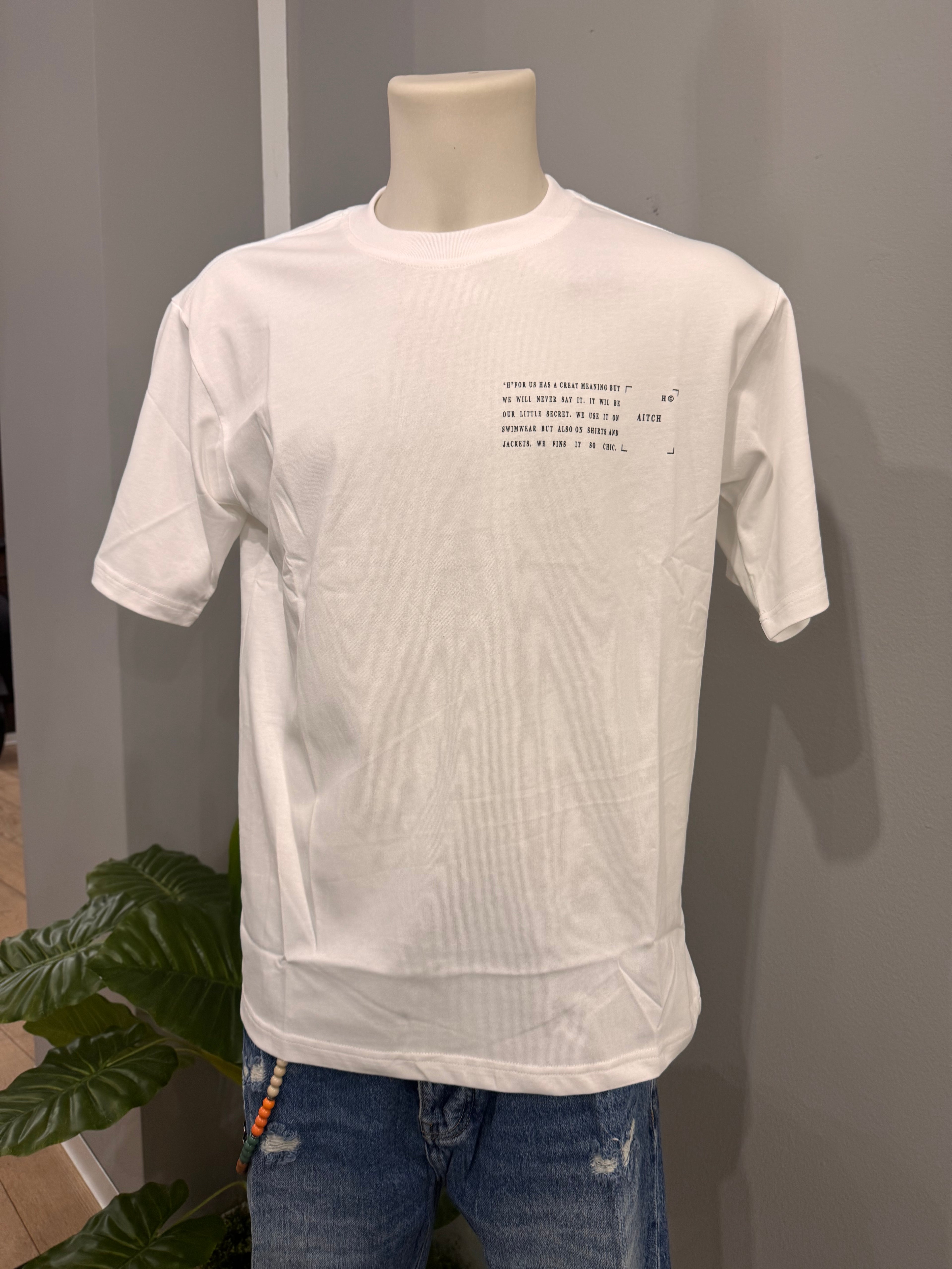 T-shirt over con scritta - NoMoreBrand