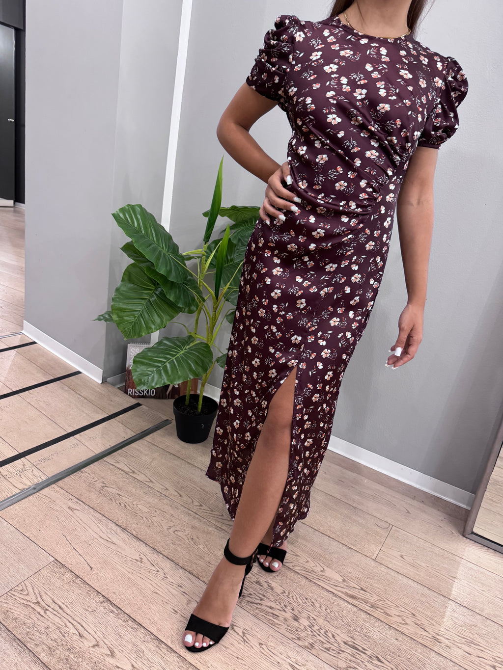 Abito con spacco - NoMoreBrand