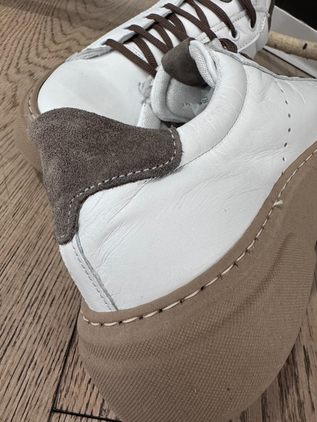 Sneakers in vera pelle - NoMoreBrand