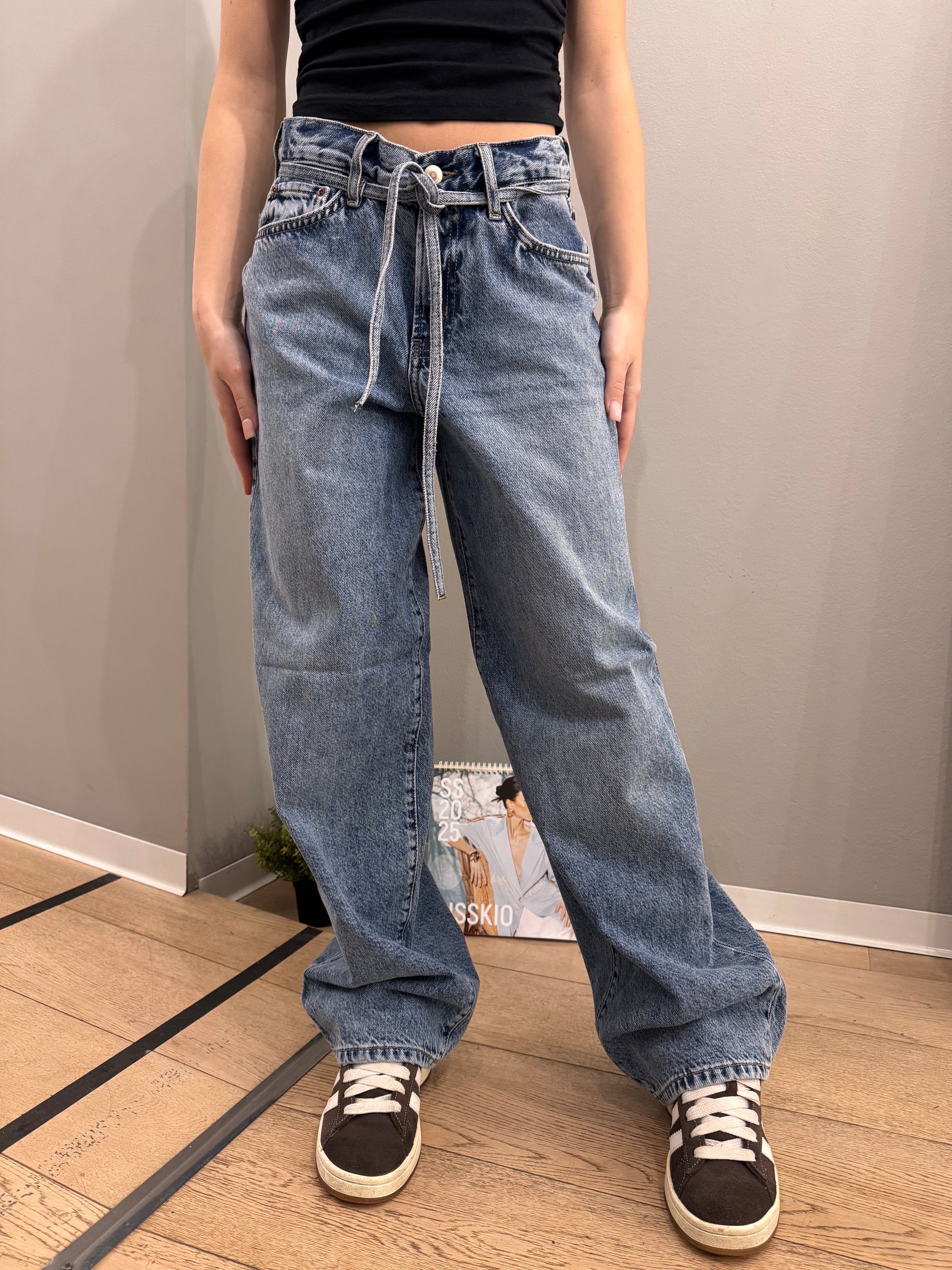 Jeans Gianna con laccio in vita - NoMoreBrand