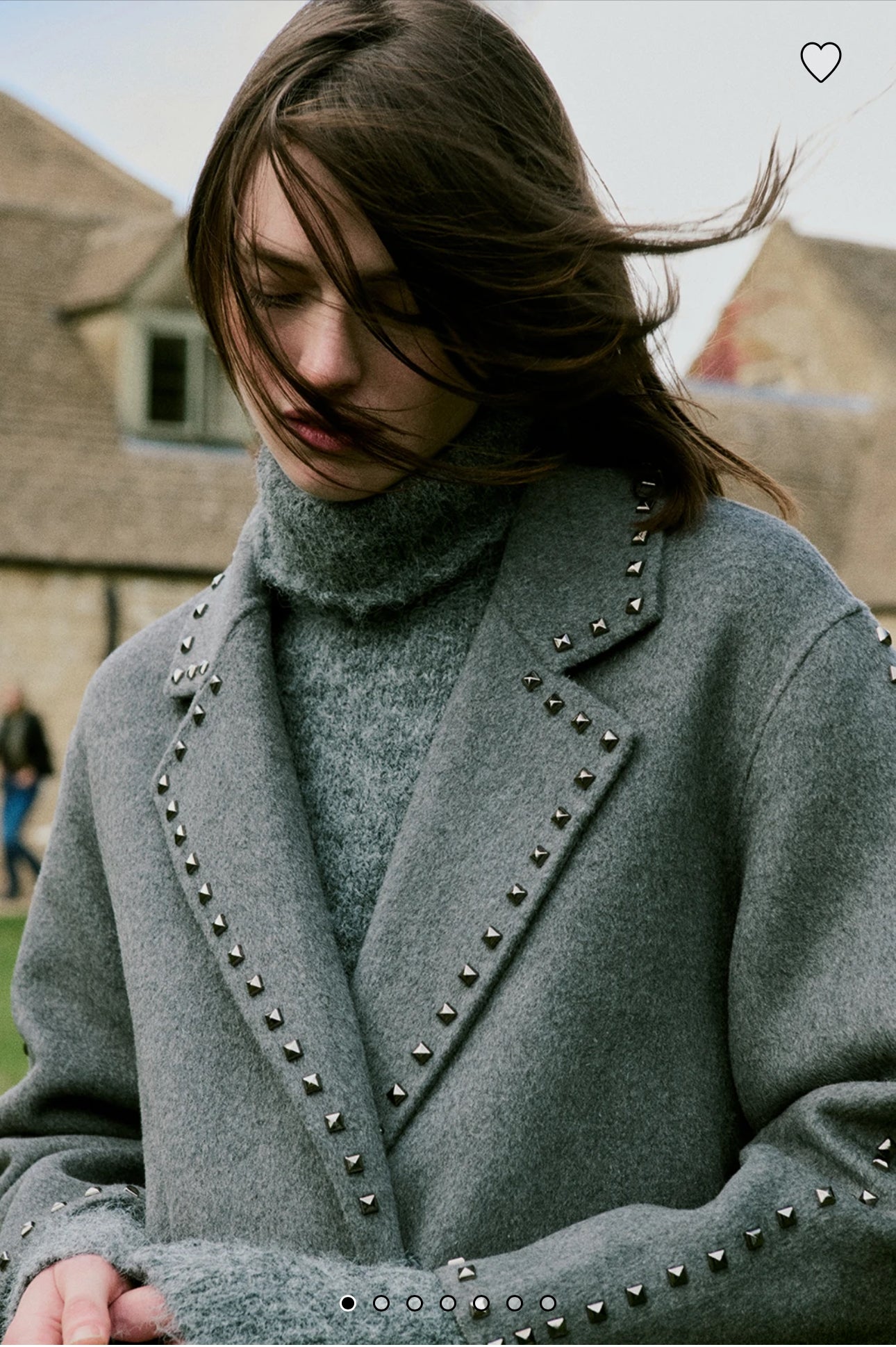 Cappotto con borchie in lana